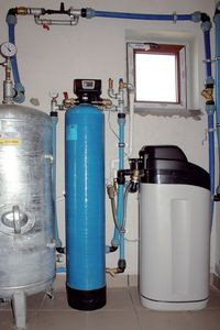 Woda jest uzdatniana za pomocą odżelaziacza i zmiękczacza wody firmy OTAGO.