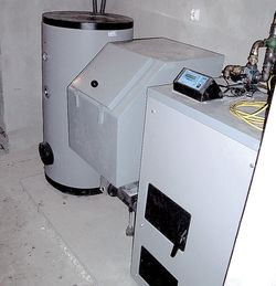 Kotłownia z kotłem na groszek i zasobnikiem paliwa