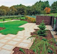 Z czego ułożyć ogrodowe ścieżki i podjazdy?