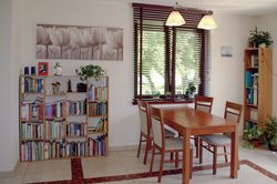 Jadalnia połączona jest z salonem i kuchnią