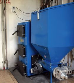 Ciepło w domu zapewnia kocioł na groszek z podajnikiem ślimakowym