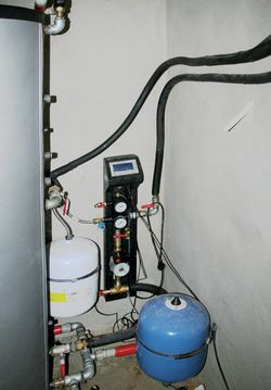 Wykonanie instalacji wspomagającej c.w.u. (kolektory słoneczne ze zbiornikiem o pojemności 300 l oraz dwie wężownice)