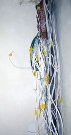 Zwoje przewodów prowadzące na piętro
