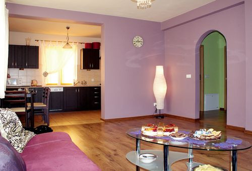 Salon połączony jest z kuchnią i jadalnią