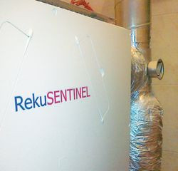 Rekuperator ze zwrotnicą pozwalającą na przełączanie korzystania z czerpni ściennej i z GWC