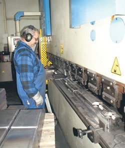 Pomimo doskonałej jakości połączeń spawanych, tam gdzie można to zrobić, są one eliminowane.