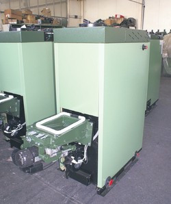 Hala montażu sterowników to również miejsce, gdzie montowane są podajniki ślimakowe lub tłokowe.