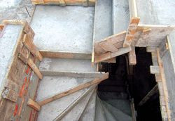 Schody zbyt strome i do wyburzenia