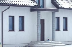  Projekt Agatka: kolumienki przy wejściu