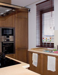 Spiżarka, która była przewidziana w pierwotnym projekcie, została zlikwidowana i dzięki temu kuchnię łatwiej było zagospodarować