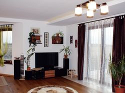 W rogu salonu przewidziany był podcień i część tarasowa. Małgorzata i Rafał zrezygnowali z tego pomysłu. Dzięki temu zyskali bardziej ustawny salon