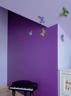 Pokoj dziecka pomalowano w ulubionych kolorach małej właścicielki