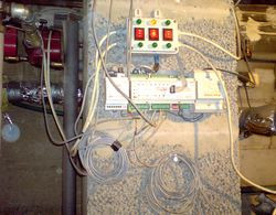 Pracą kotła można sterować ręcznie lub automatycznie