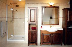 W łazience nowoczesność łączy się z tradycyjnym wzornictwem