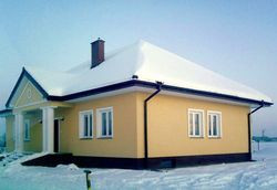 Śnieg długo utrzymujący się na połaci dachowej świadczy o dobrej termoizolacji poddasza