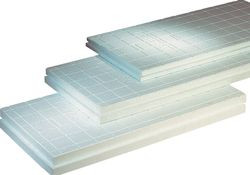 Do ocieplenia garażu od wewnątrz dobrze nadaje się twardy styropian EPS 100 (dach–podłoga). Jest wystarczająco wytrzymały, by być podłożem pod płytki ceramiczne