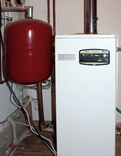 Kocioł olejowy Ulrich ma niewielkie rozmiary, ale jest w stanie zapewnić ciepło w całym domu nawet w czasie dużych mrozów