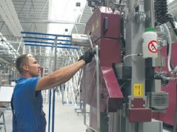 Przestrzeń wewnętrzna w ramce jest wypełniana tzw. sitem molekularnym, czyli absorbentem wilgoci firmy Grace. 