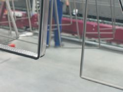 Na ramkę nanoszony jest następnie butyl (w temperaturze około 120°C). 