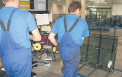 Po naniesieniu na szybę tiokol krystalizuje się przez 2,5 godziny.