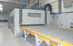 Piec do hartowania szkła jest jednym z najnowocześniejszych dostępnych modeli. Pozwala na hartowanie szkła powłokowego o grubości nawet 3 mm.