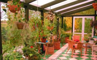 Dom z ogrodem zimowym