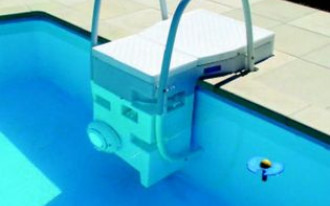 Czysta woda w basenie