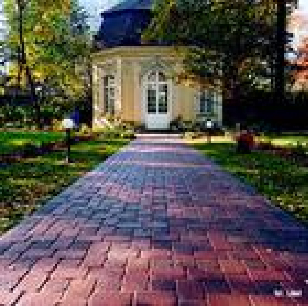 Ścieżki z bruku i betonu