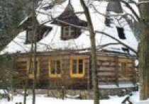 Dom drewnem malowany