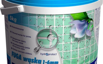 Piwonia cesarska między płytkami