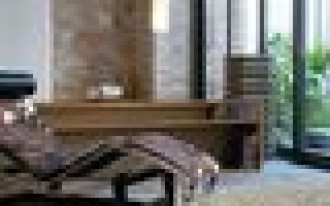 Ściany i podłoga w salonie