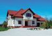 Przestronny na dużą działkę