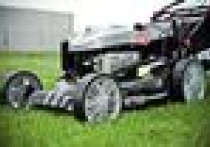 Kosiarka spalinowa czy elektryczna?