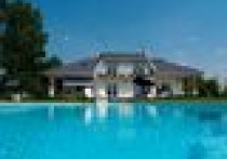 Własna pływalnia pod chmurką