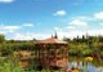 Pływająca altana, letnia kuchnia i ziemna piwniczka