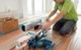 Układanie paneli i warstwowych desek podłogowych