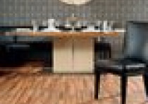 Ściany i podłoga w salonie