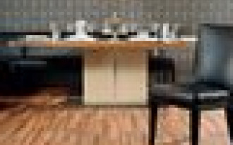 Ściany i podłoga w salonie