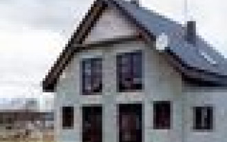 Dom ze styropianowych klocków