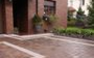 Nowe kostki brukowe Akropol