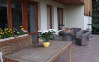 PRL-owska kostka z dwoma tarasami