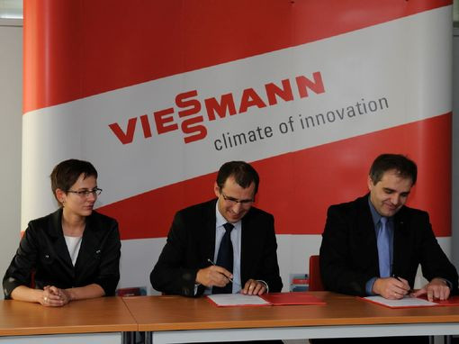 Uroczyste podpisanie umowy