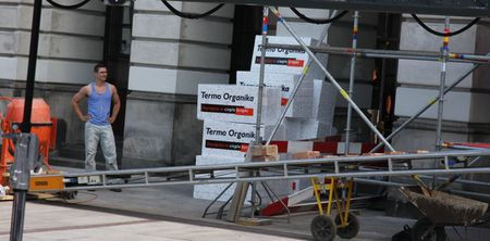 Kochaj i tańcz... ze styropianem w kropki