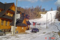 Obowiązkowo wybraliśmy się także do restauracji &quot;Na stoku&quot;, gdzie serwowano m.in. przepyszny placek po zbójnicku oraz oscypek z grilla z żurawiną. Palce lizać.