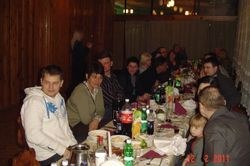 W sobotni wieczór spotkaliśmy się w Ośrodku Trzy Korony. Przy napojach różnej maści i smacznych przekąskach dyskutowaliśmy do samego rana.