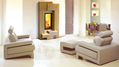 Wydawałoby się: zwykły kominek wtopiony w ścianę