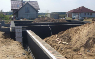 Czy można skorygować krzywe fundamenty?