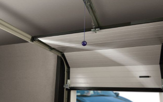 Czym kierować się, wybierając automatykę do bramy garażowej?
