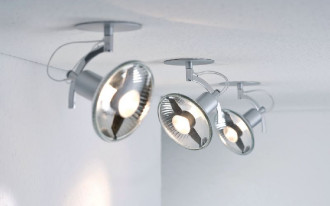 Jak zapobiec "wybuchowi" halogenowego reflektorka podczas włączania światła?