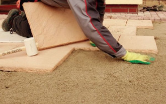 Jak bez błędów wykonać posadzkę tarasu?